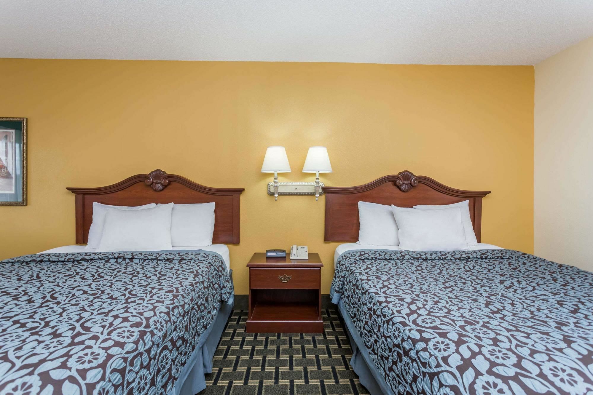 Days Inn & Suites By Wyndham Warner Robins Near Robins Afb Εξωτερικό φωτογραφία