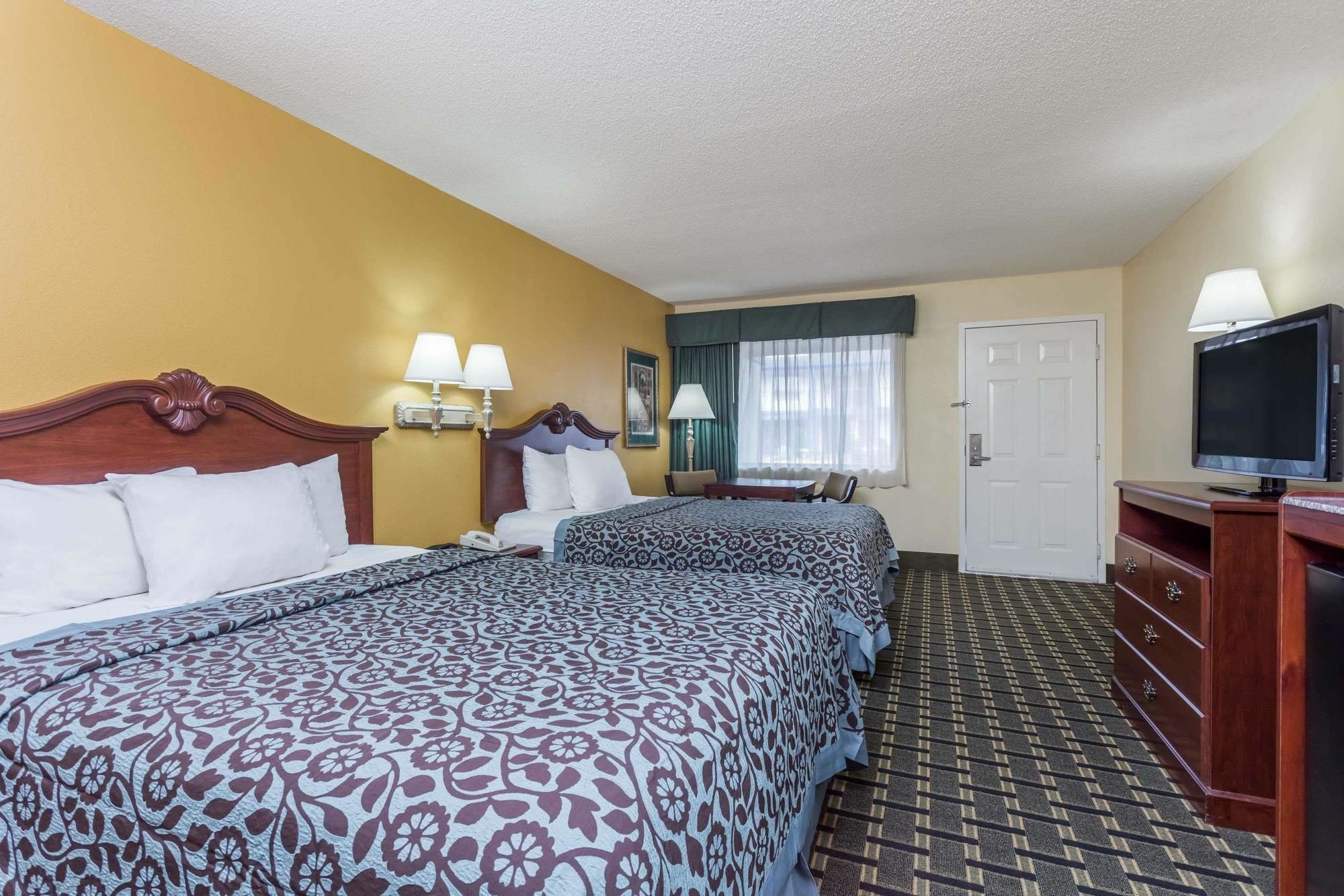 Days Inn & Suites By Wyndham Warner Robins Near Robins Afb Εξωτερικό φωτογραφία
