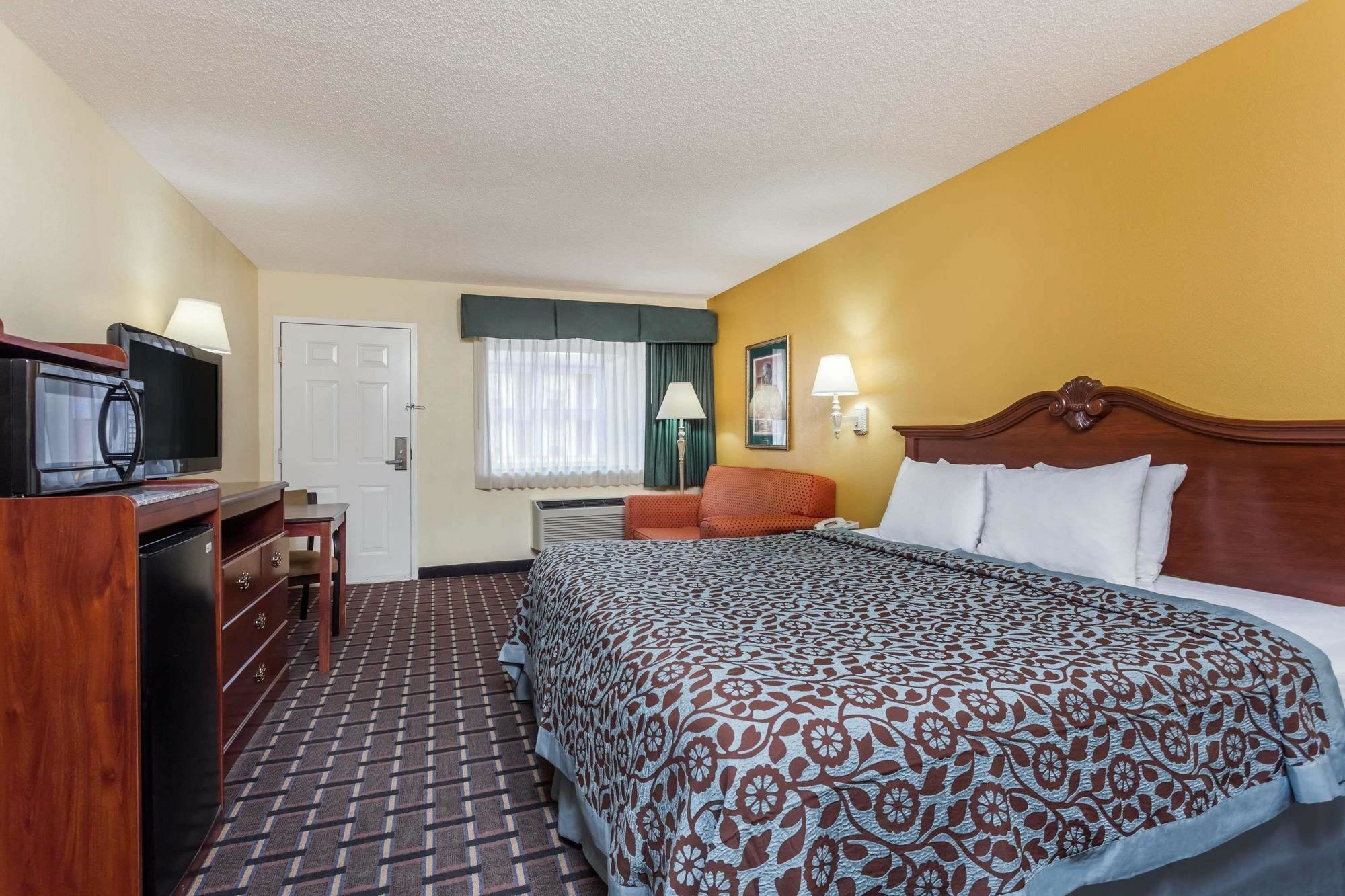Days Inn & Suites By Wyndham Warner Robins Near Robins Afb Εξωτερικό φωτογραφία